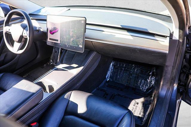 Used 2021 Tesla Model 3 Standard Range Plus image 29