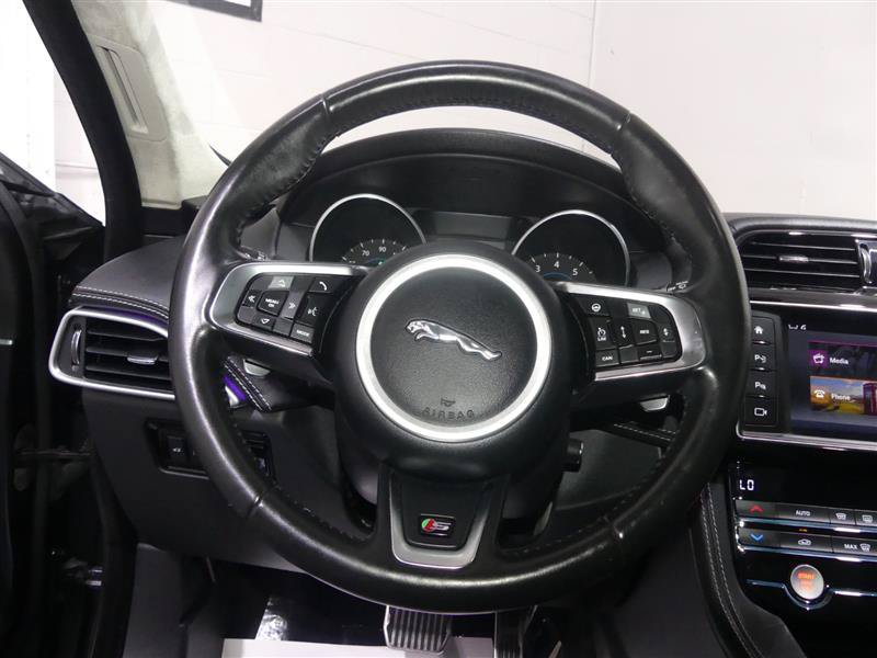 Used 2018 Jaguar F-PACE S AWD/4WD image 31