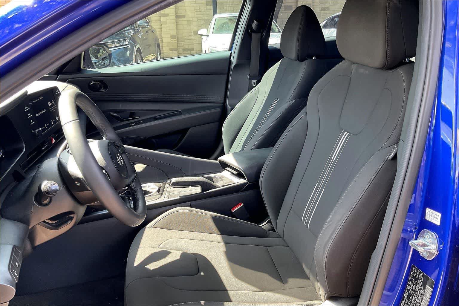 Used 2025 Hyundai Elantra Sport FWD image 9