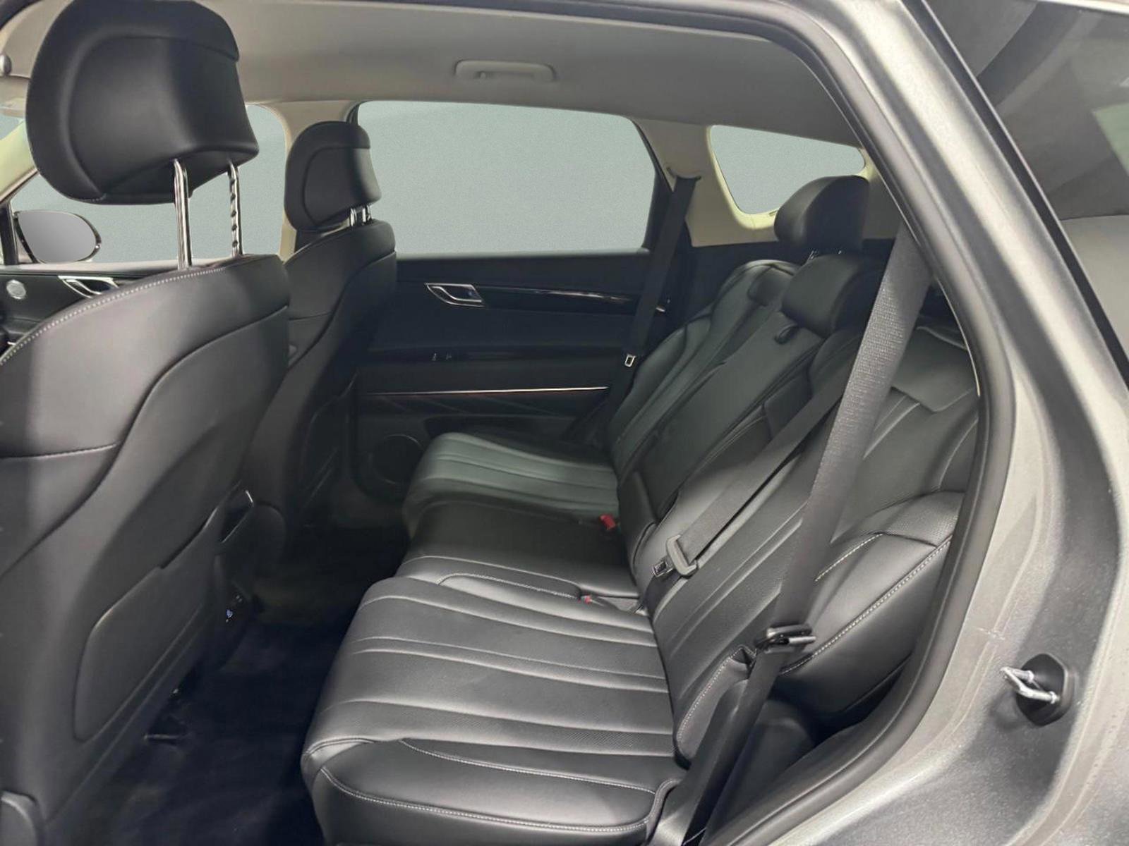 Used 2025 Genesis GV80 2.5T Standard image 9