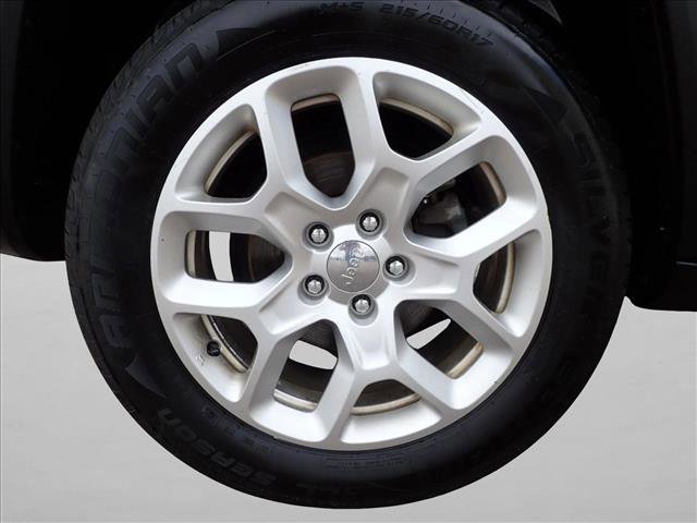 Used 2017 Jeep Renegade Latitude w/ Cold Weather Group image 7