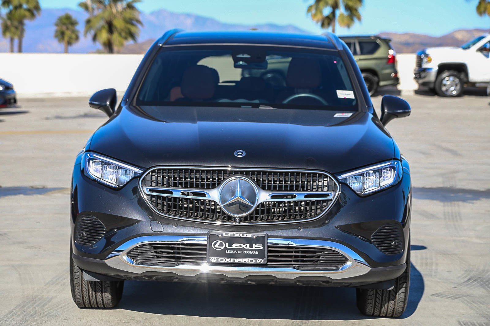 Used 2025 Mercedes-Benz GLC 300 4MATIC image 2