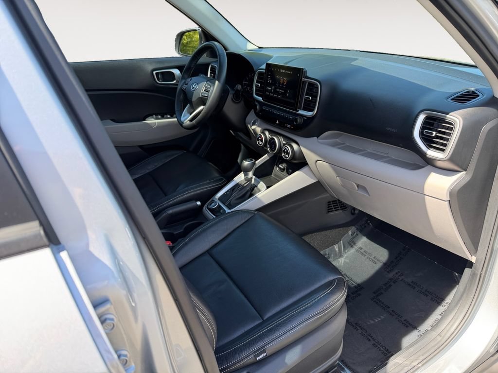 Used 2021 Hyundai Venue SEL w/ Premium Package FWD image 27