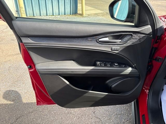 Used 2024 Alfa Romeo Stelvio Sprint image 8