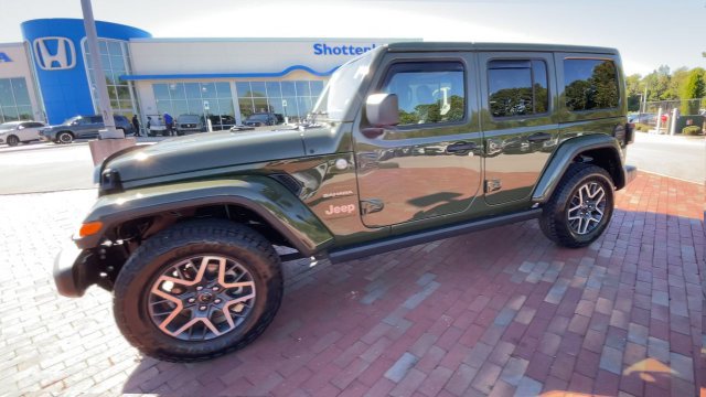Used 2024 Jeep Wrangler Unlimited Sahara w/ Technology Group AWD/4WD image 6