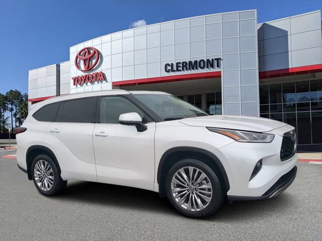 Used 2024 Toyota Highlander Platinum image 1