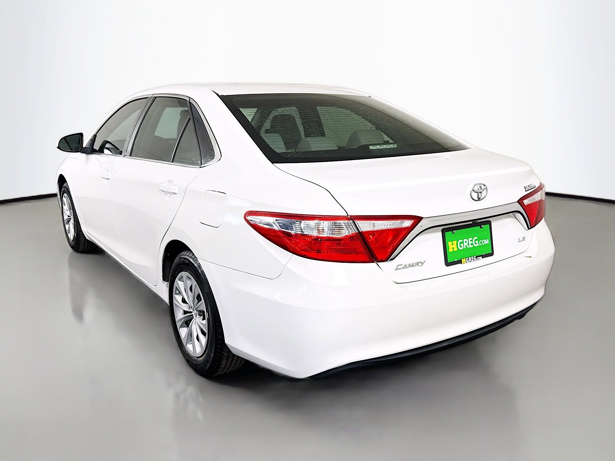 Used 2016 Toyota Camry LE image 7