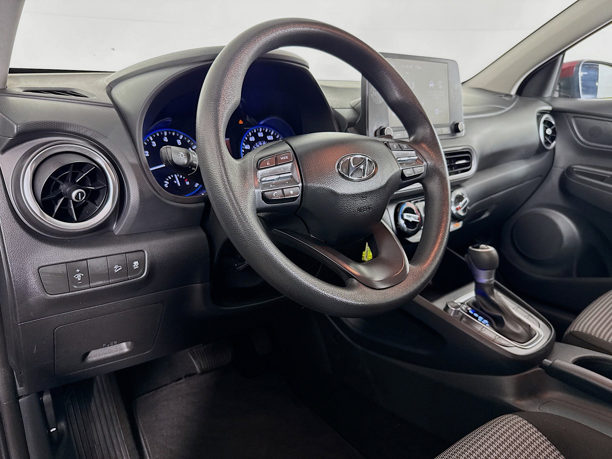 Used 2023 Hyundai Kona SE FWD image 21