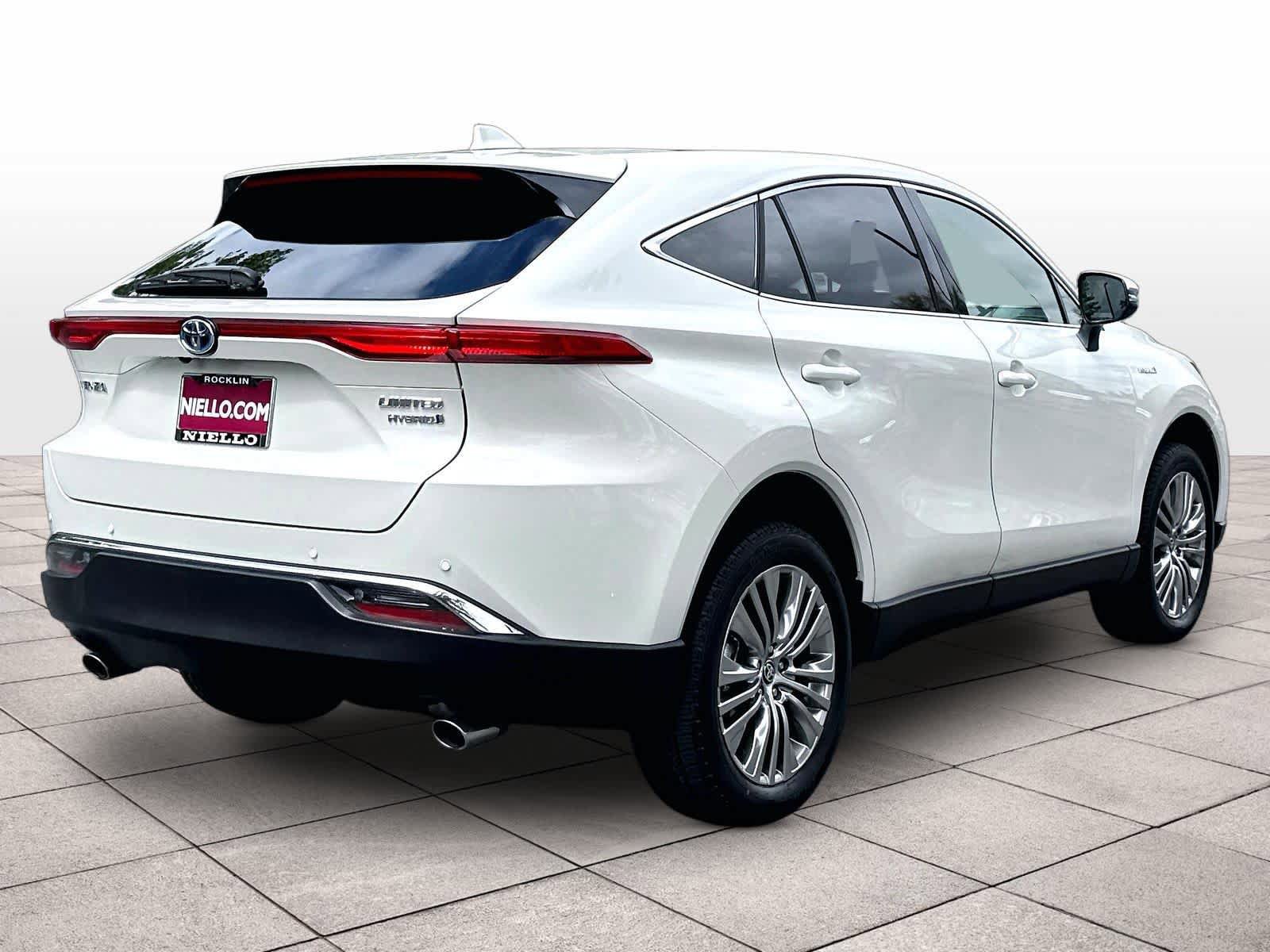 Used 2021 Toyota Venza Limited w/ Carpet Mat Package (TMS) AWD/4WD image 16
