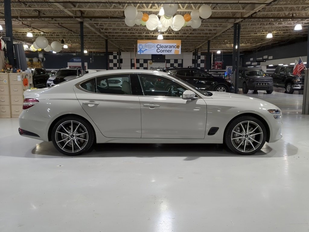 Used 2025 Genesis G70 2.5T image 6