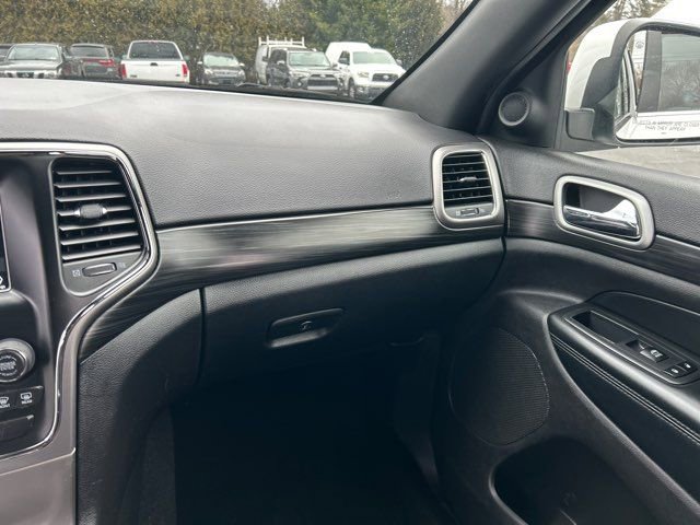 Used 2020 Jeep Grand Cherokee Laredo image 30