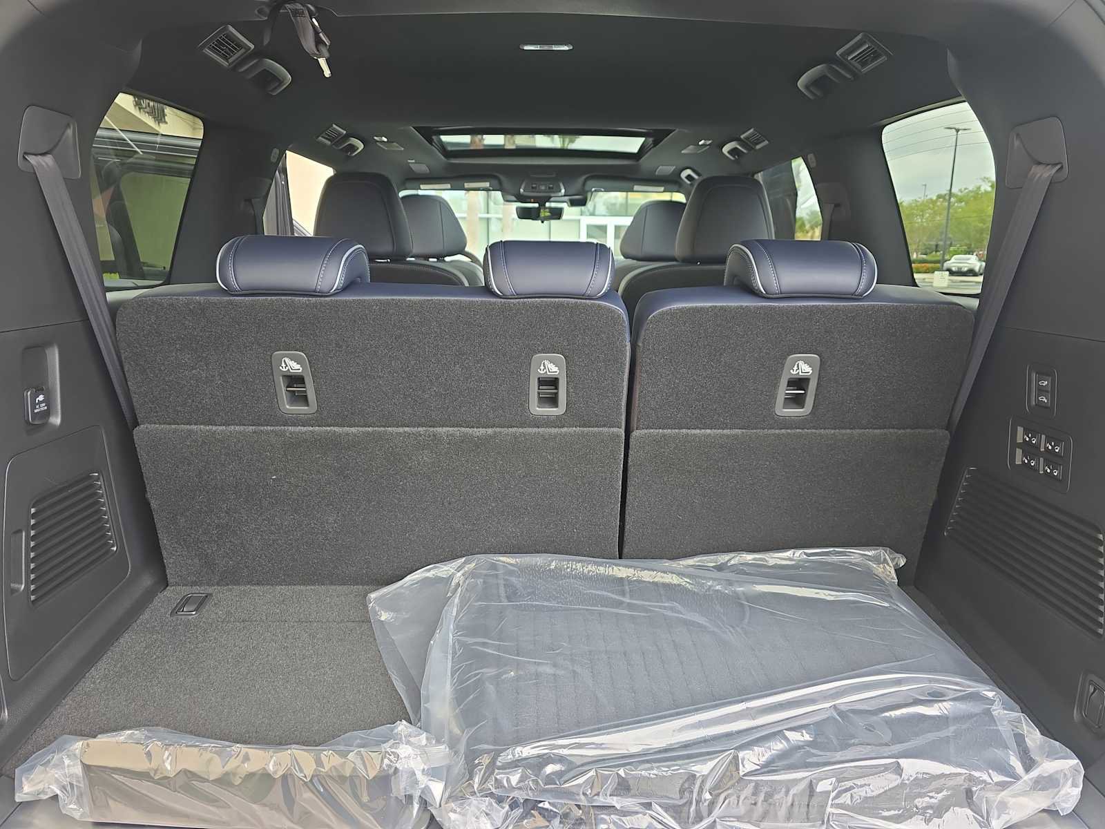 New 2026 INFINITI QX80 4WD w/ Sport Exterior Package image 27