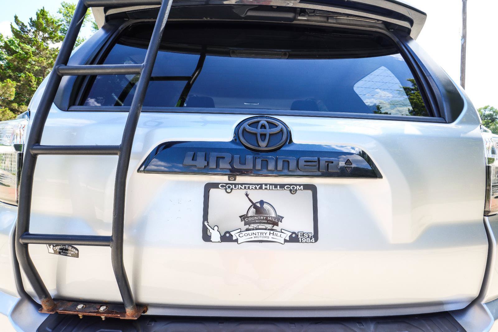 Used 2020 Toyota 4Runner Venture w/ Moonroof Package AWD/4WD image 46