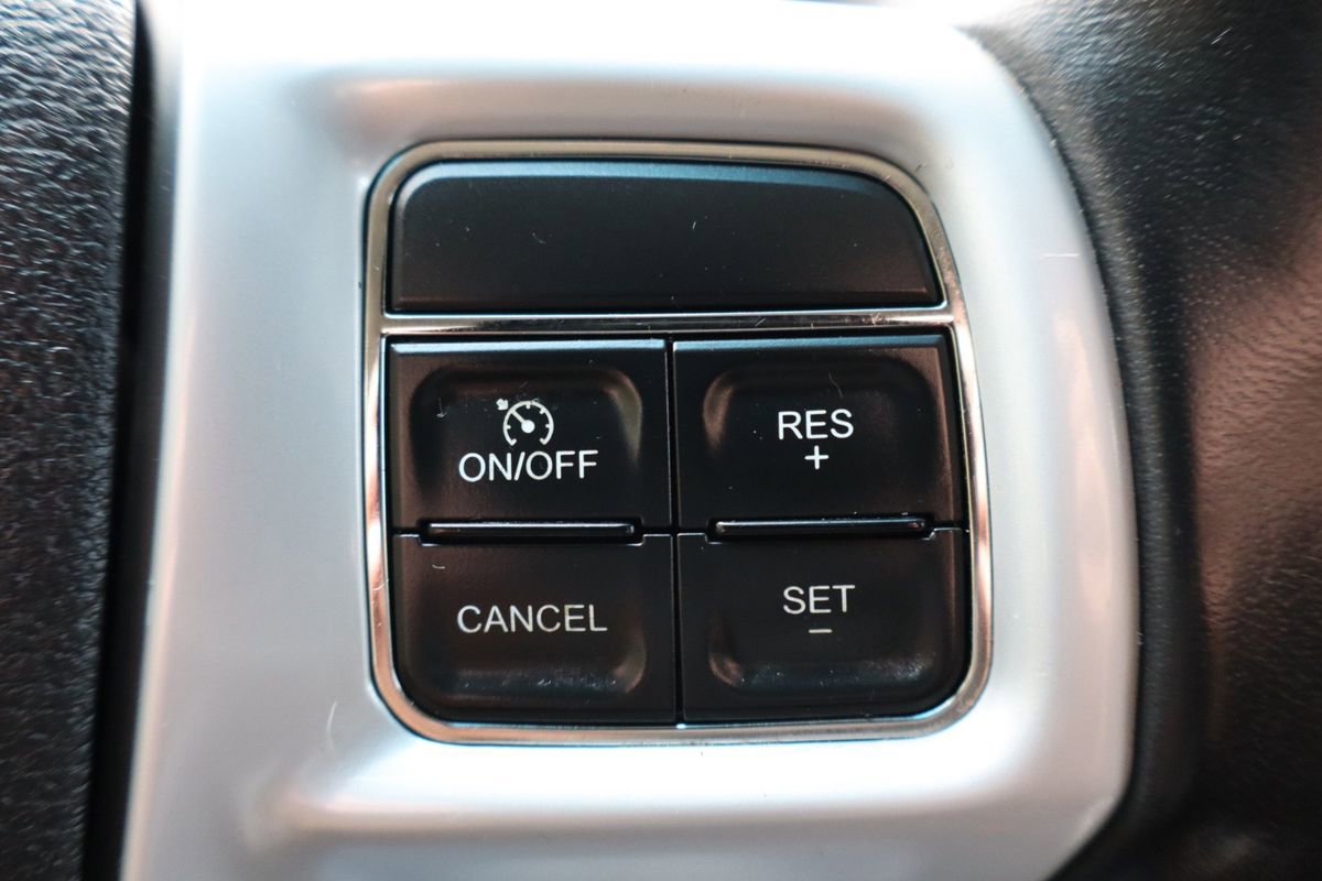 Used 2013 Chrysler Town & Country Touring image 35