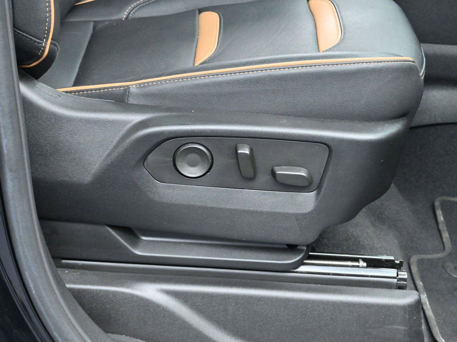 Used 2023 GMC Yukon AT4 w/ AT4 Premium Plus Package image 36