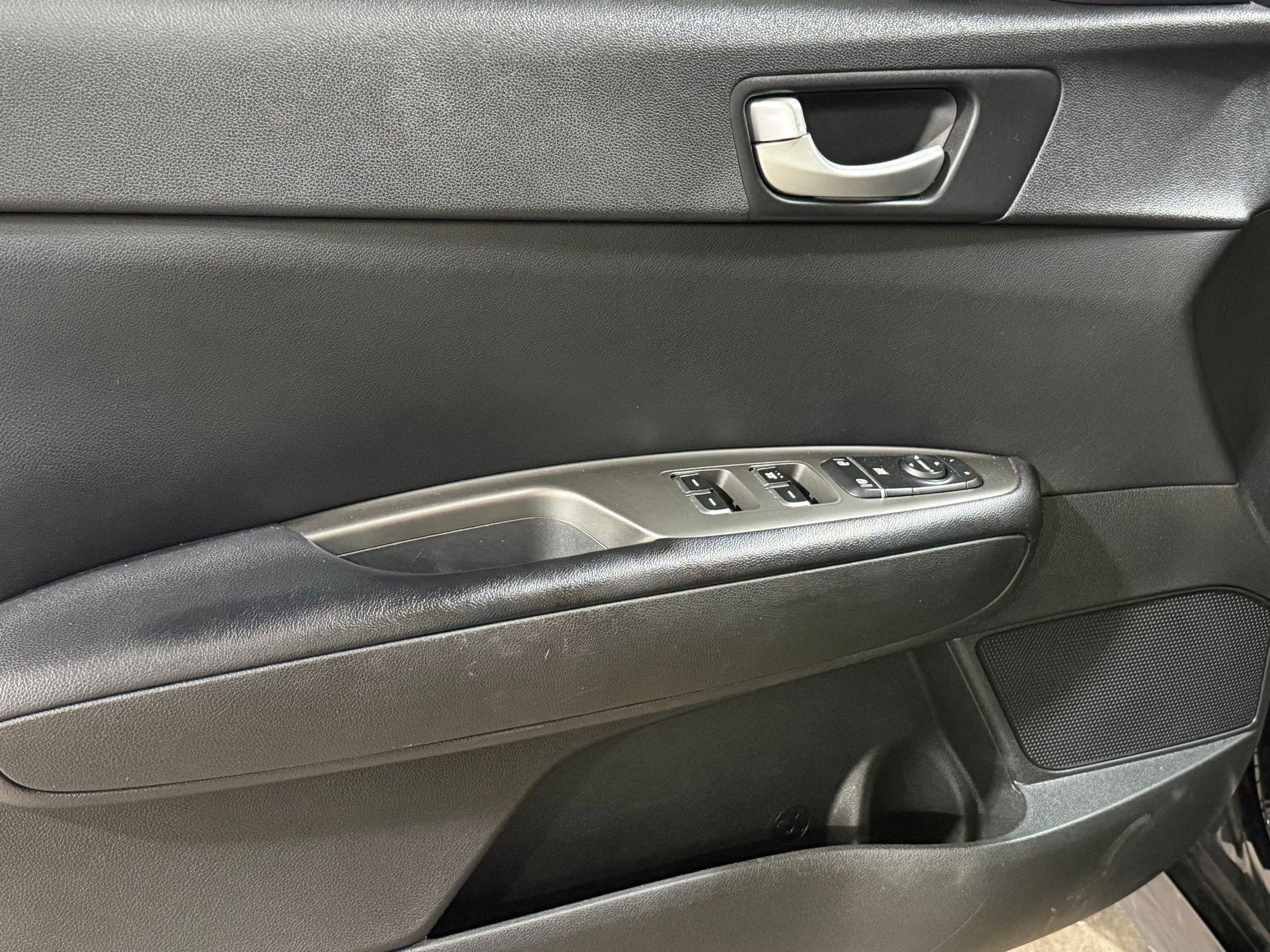 Used 2019 Kia Optima LX image 12