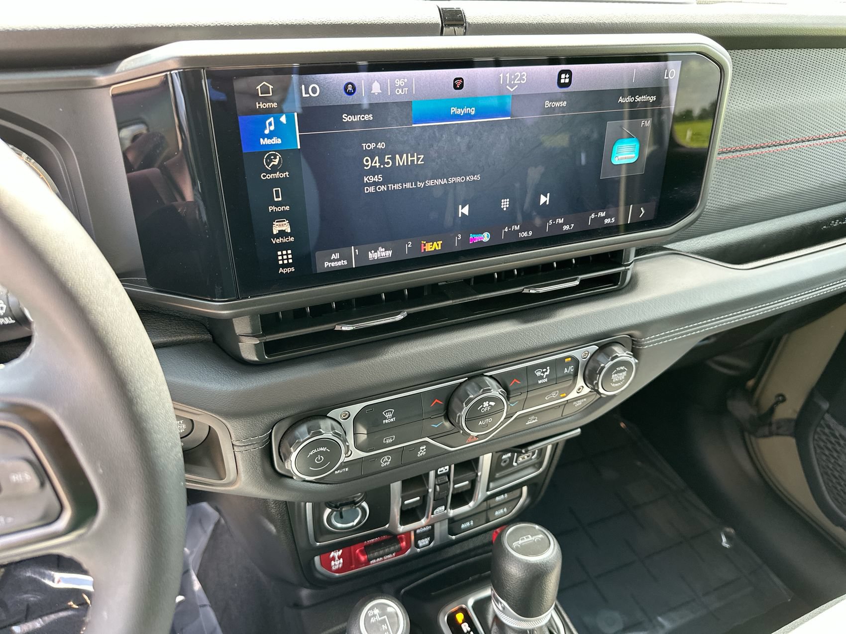 Used 2026 Jeep Gladiator Rubicon AWD/4WD image 16