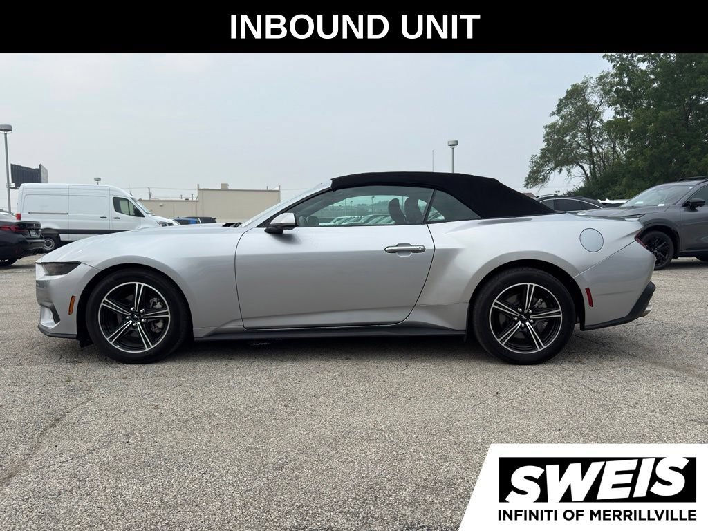 Used 2025 Ford Mustang Premium RWD image 9