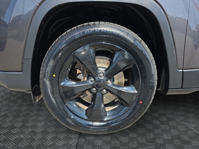 Used 2020 Jeep Cherokee Latitude Plus AWD/4WD image 34