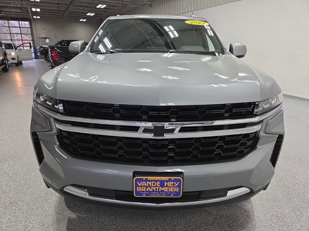 Used 2023 Chevrolet Suburban LS AWD/4WD image 2