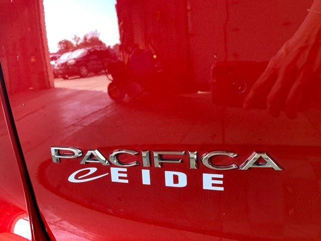 New 2026 Chrysler Pacifica Select AWD/4WD image 9