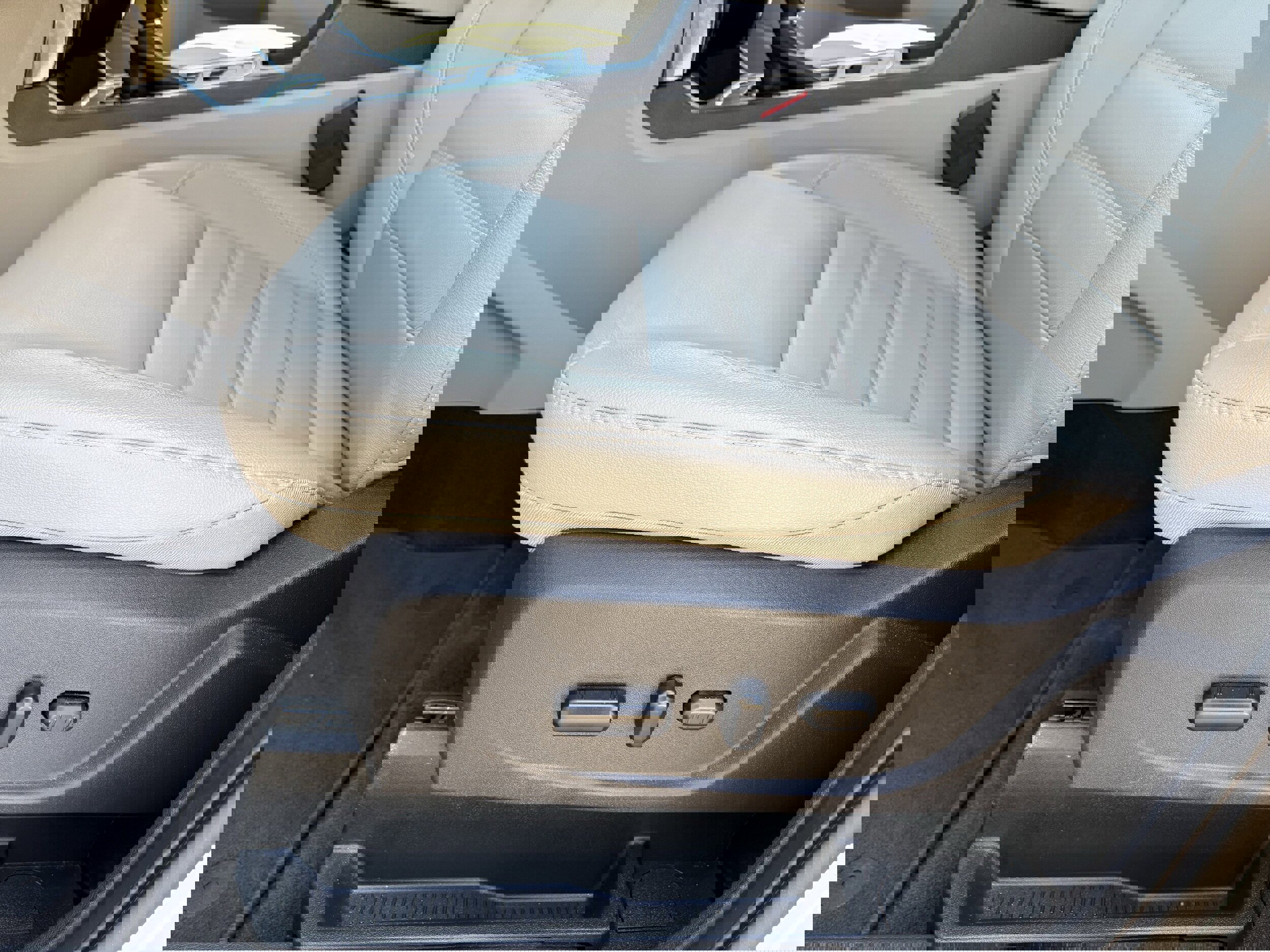 Used 2019 Ford Escape Titanium image 29