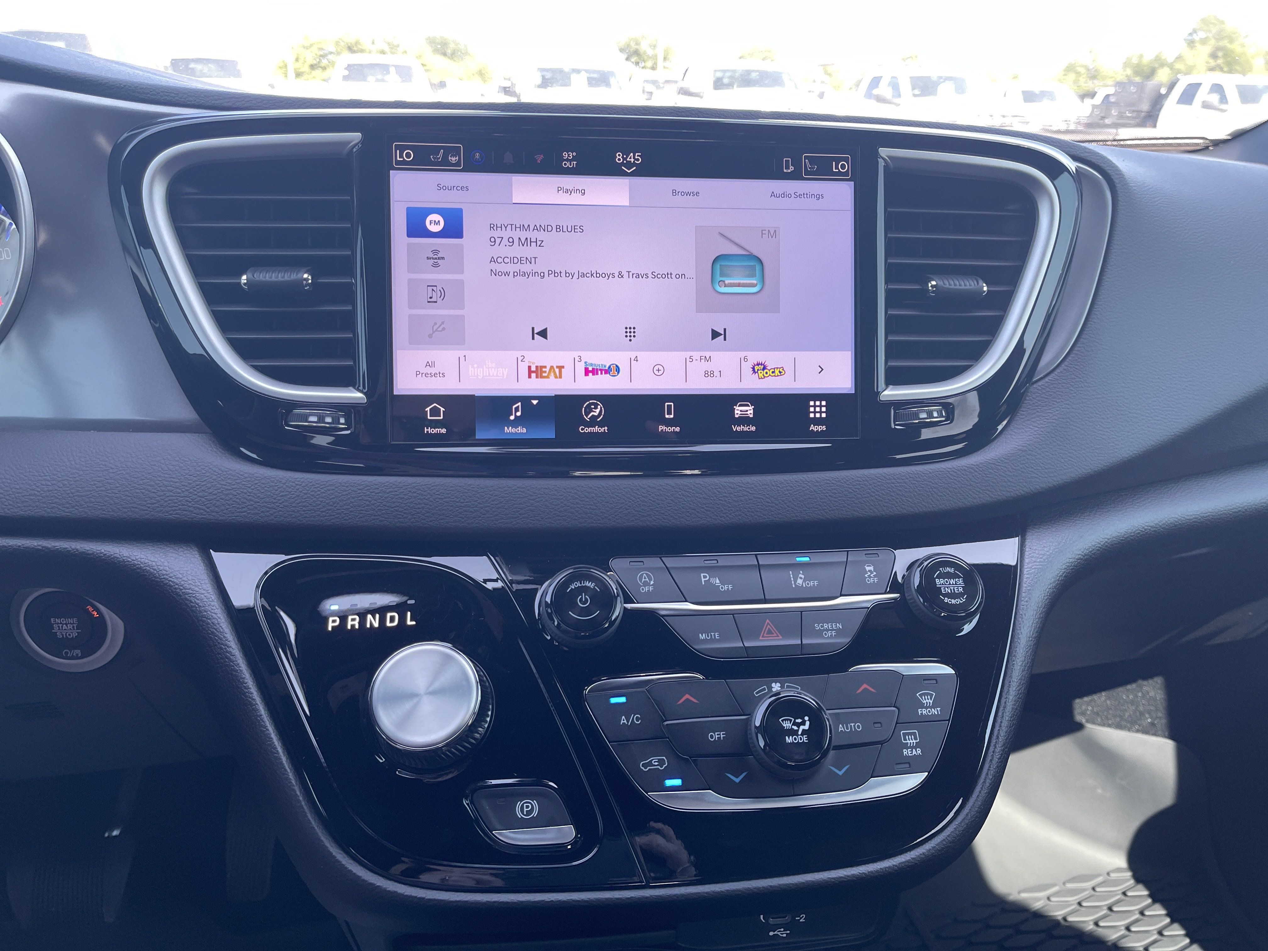 New 2026 Chrysler Voyager LX FWD image 25
