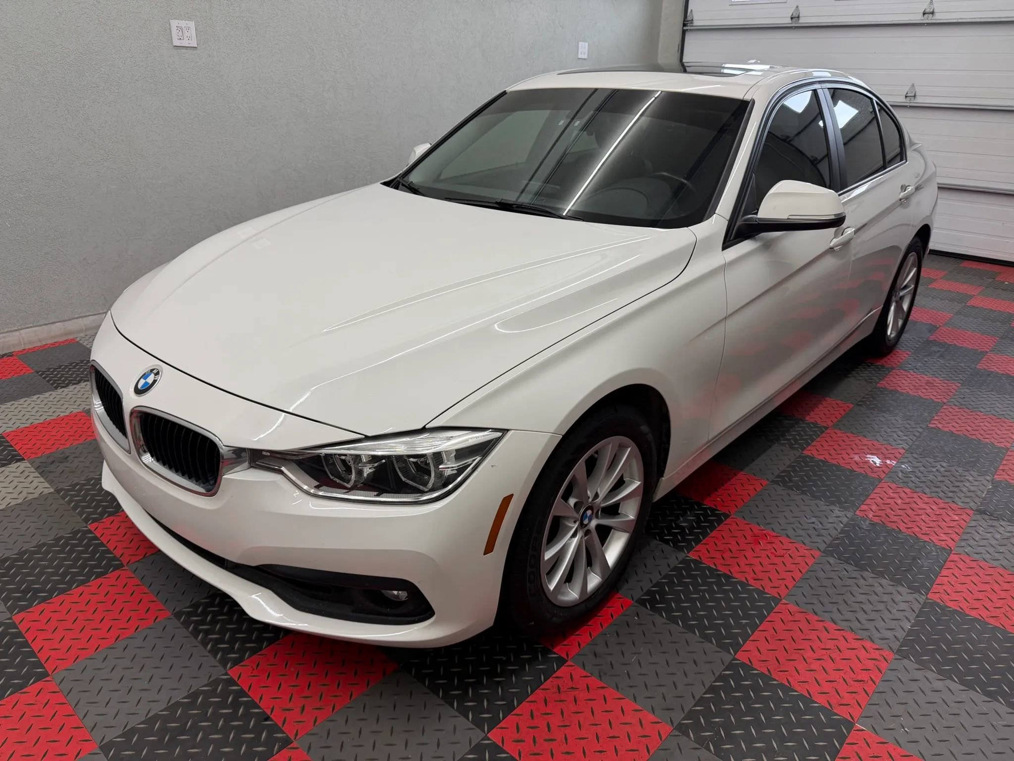 Used 2018 BMW 320i xDrive Sedan