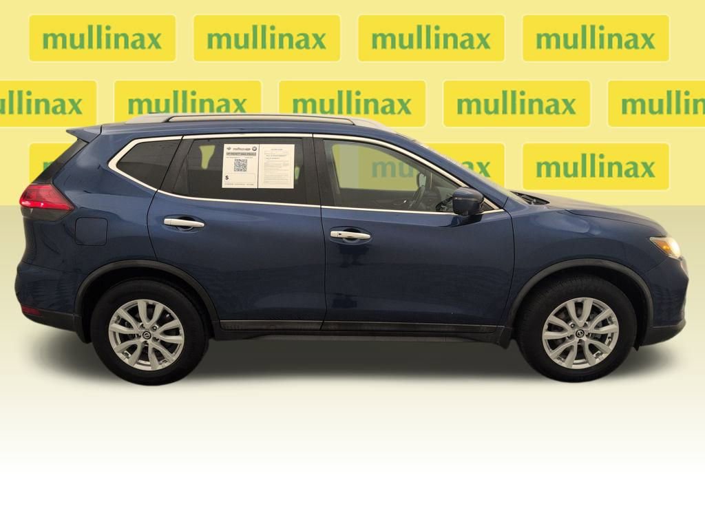 Used 2017 Nissan Rogue SV w/ SV Premium Package image 2