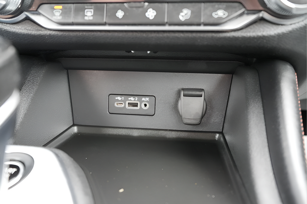 Used 2022 Nissan Sentra SR FWD image 32