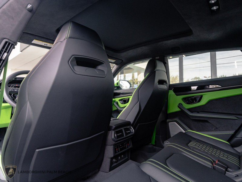 Used 2025 Lamborghini Urus SE AWD/4WD image 25