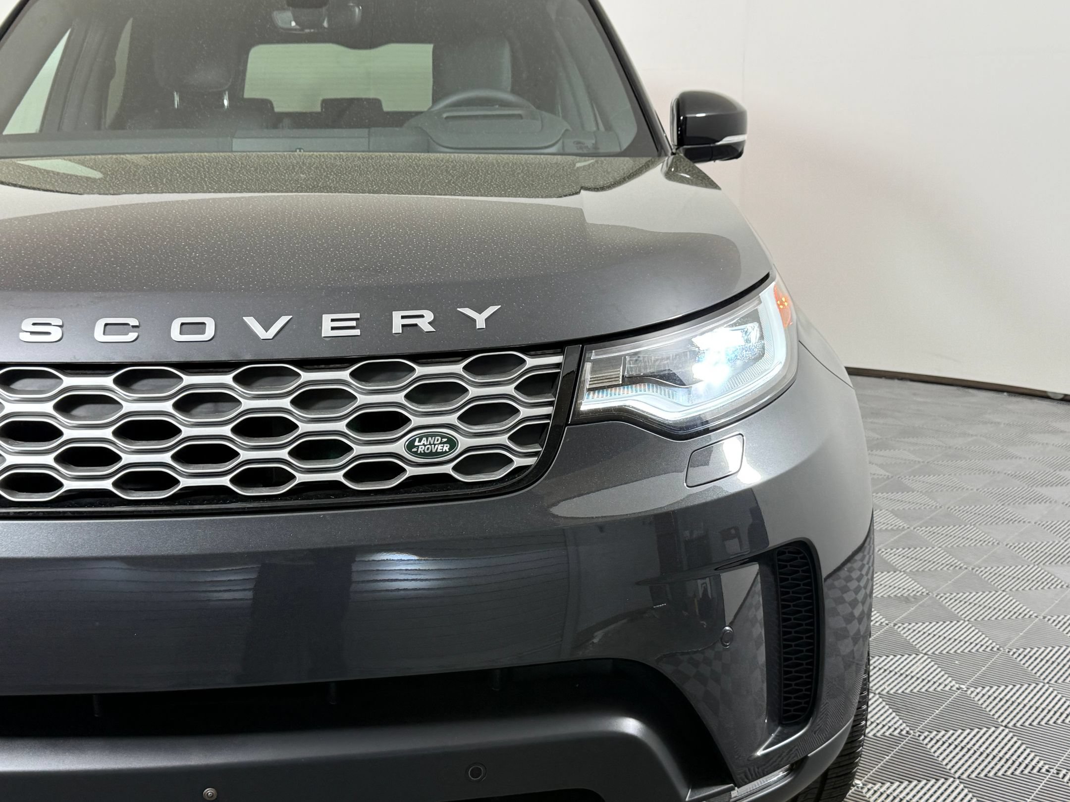 Used 2025 Land Rover Discovery S AWD/4WD image 21