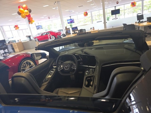 Used 2023 Chevrolet Corvette Stingray w/ Z51 Performance Package image 12