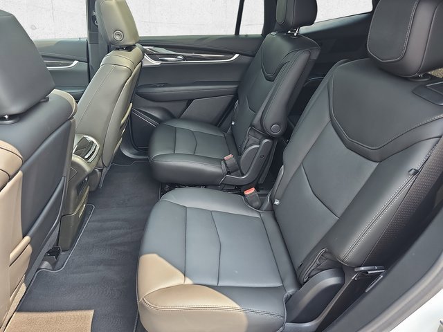 Used 2025 Cadillac XT6 Sport w/ Technology Package image 16