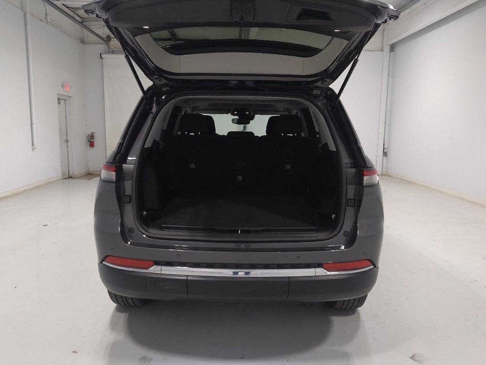 Used 2023 Jeep Grand Cherokee Laredo X AWD/4WD image 29