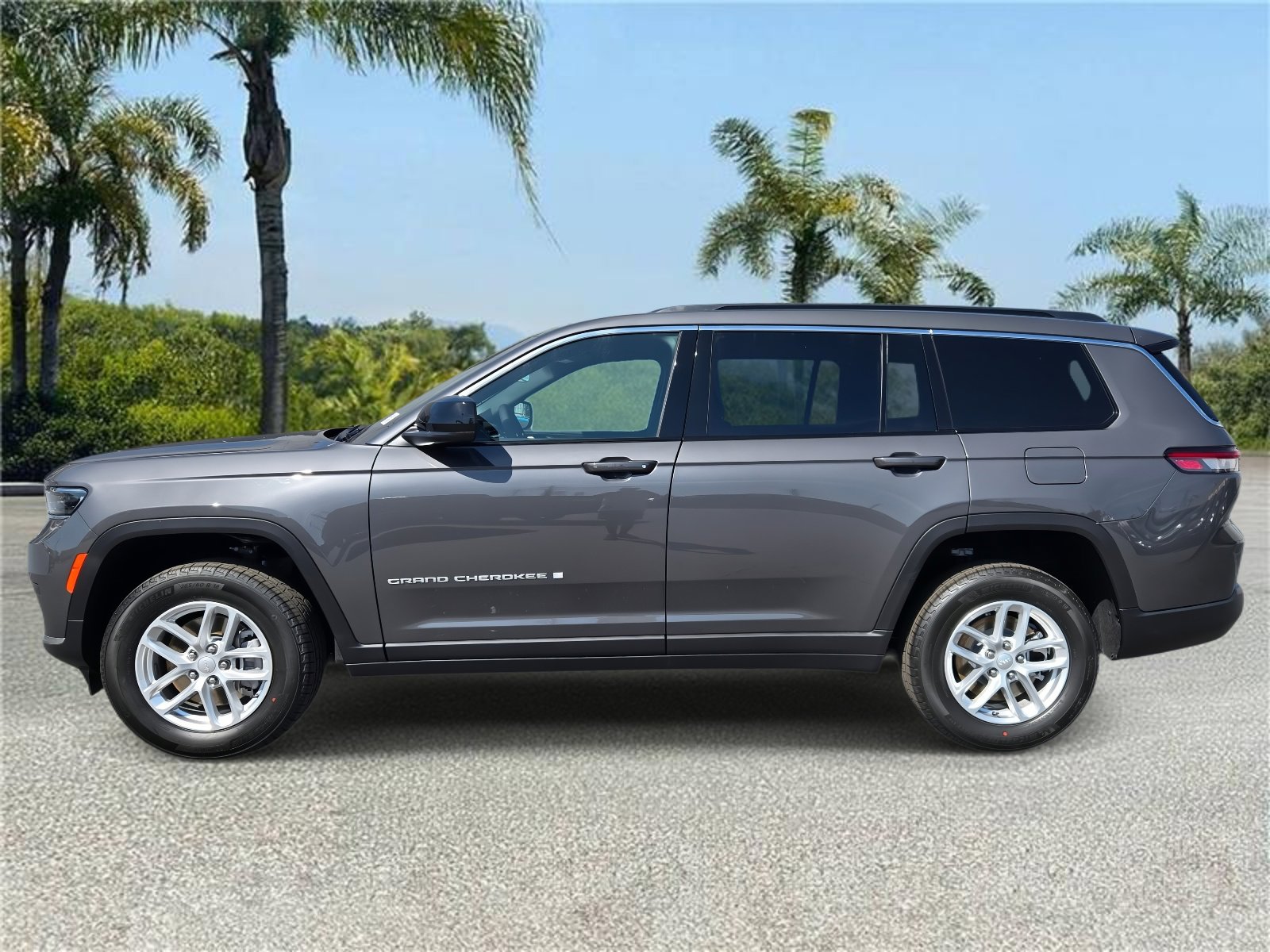 New 2026 Jeep Grand Cherokee L 2WD image 2