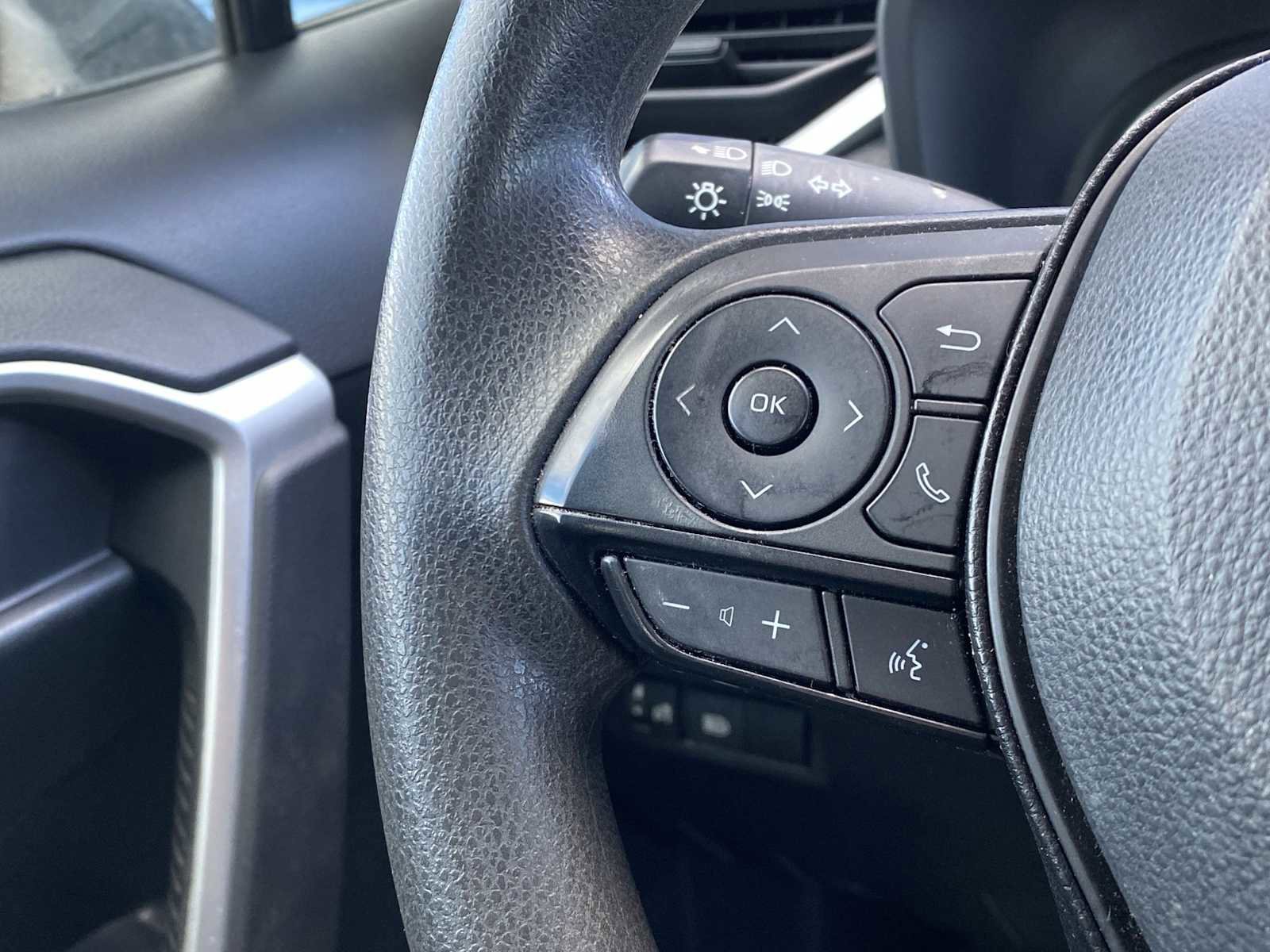 Used 2022 Toyota RAV4 LE image 24