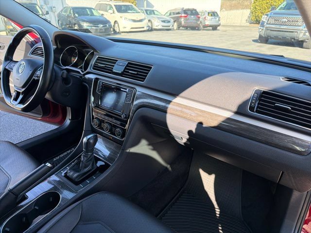 Used 2018 Volkswagen Passat 2.0T SE FWD image 22