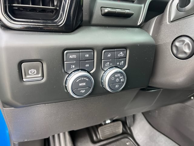Used 2024 GMC Sierra 1500 AT4 w/ Technology Package AWD/4WD image 30