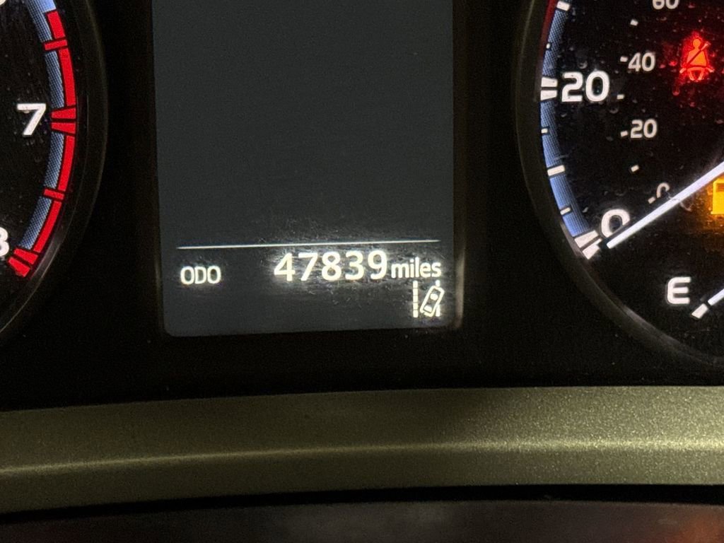 Used 2018 Toyota RAV4 LE image 13