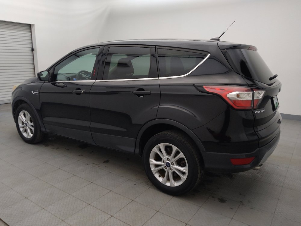 Used 2017 Ford Escape SE image 3