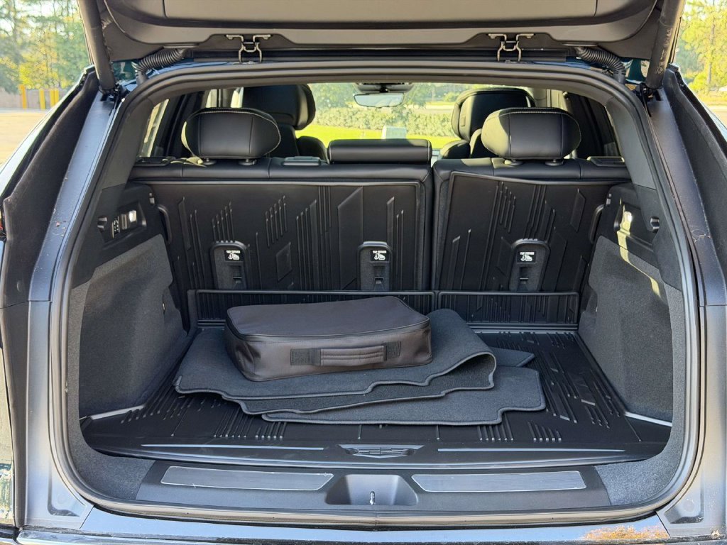 New 2027 Cadillac Lyriq Premium Luxury w/ LPO, Floor Liner Package AWD/4WD image 12