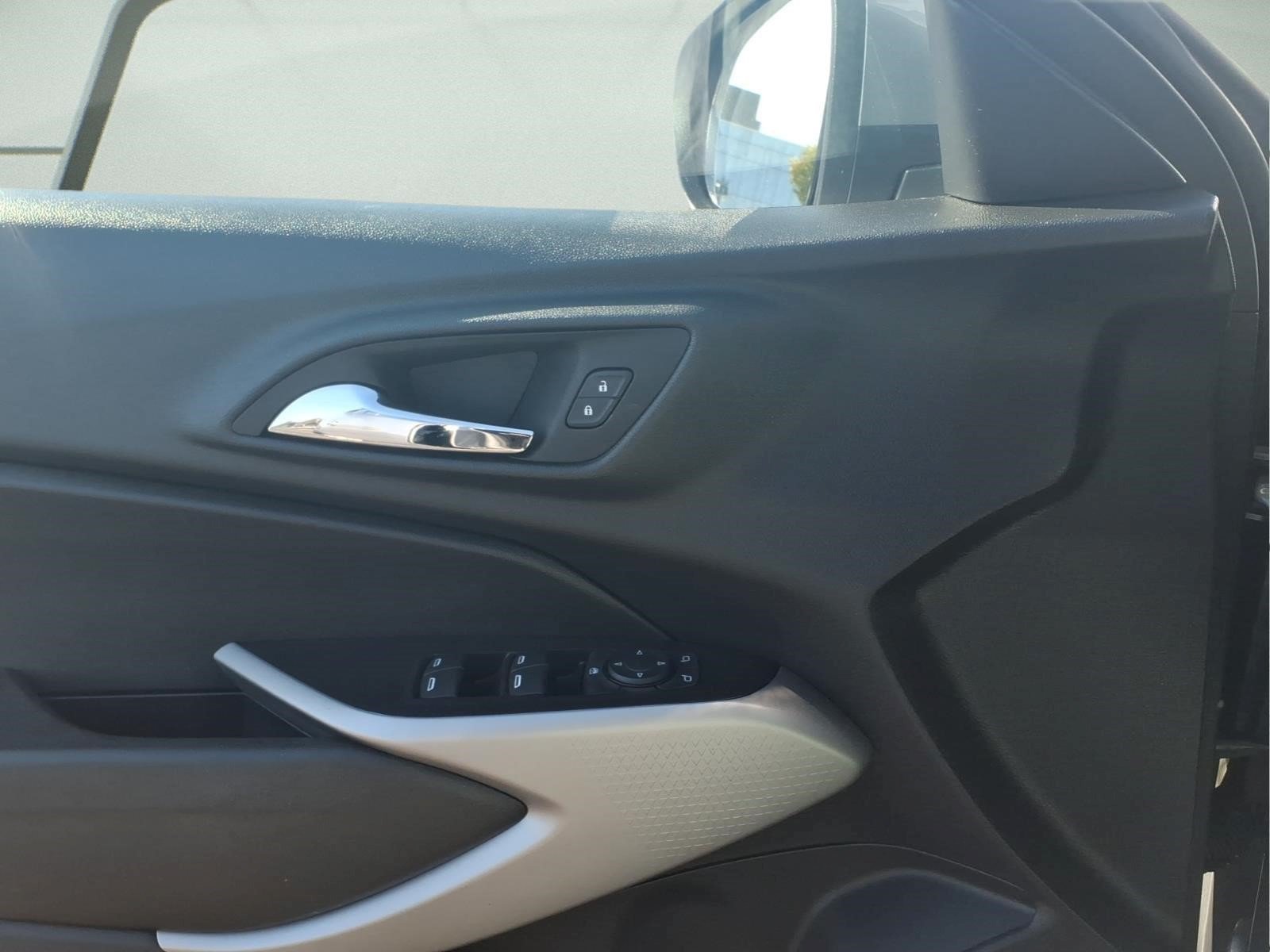 Used 2024 Chevrolet Trax LS w/ LS Convenience Package FWD image 21