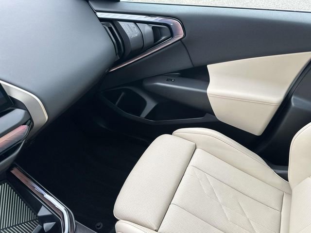 Certified 2025 BMW X3 xDrive30i w/ Premium Package image 37