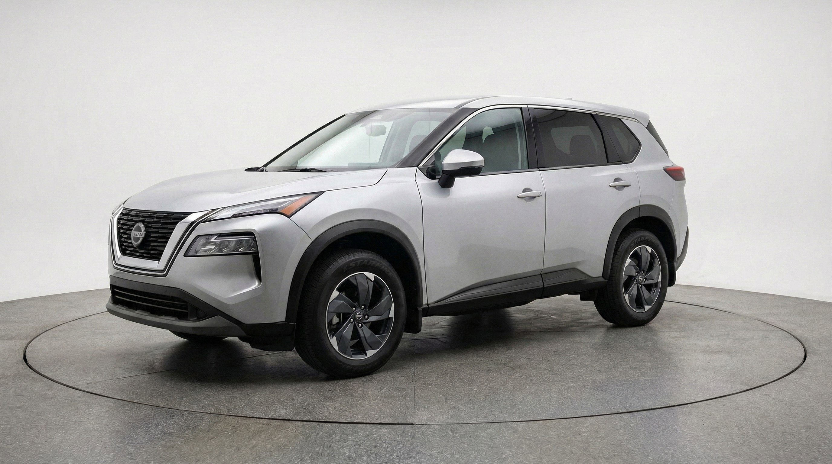 Used 2025 Nissan Rogue SV image 3