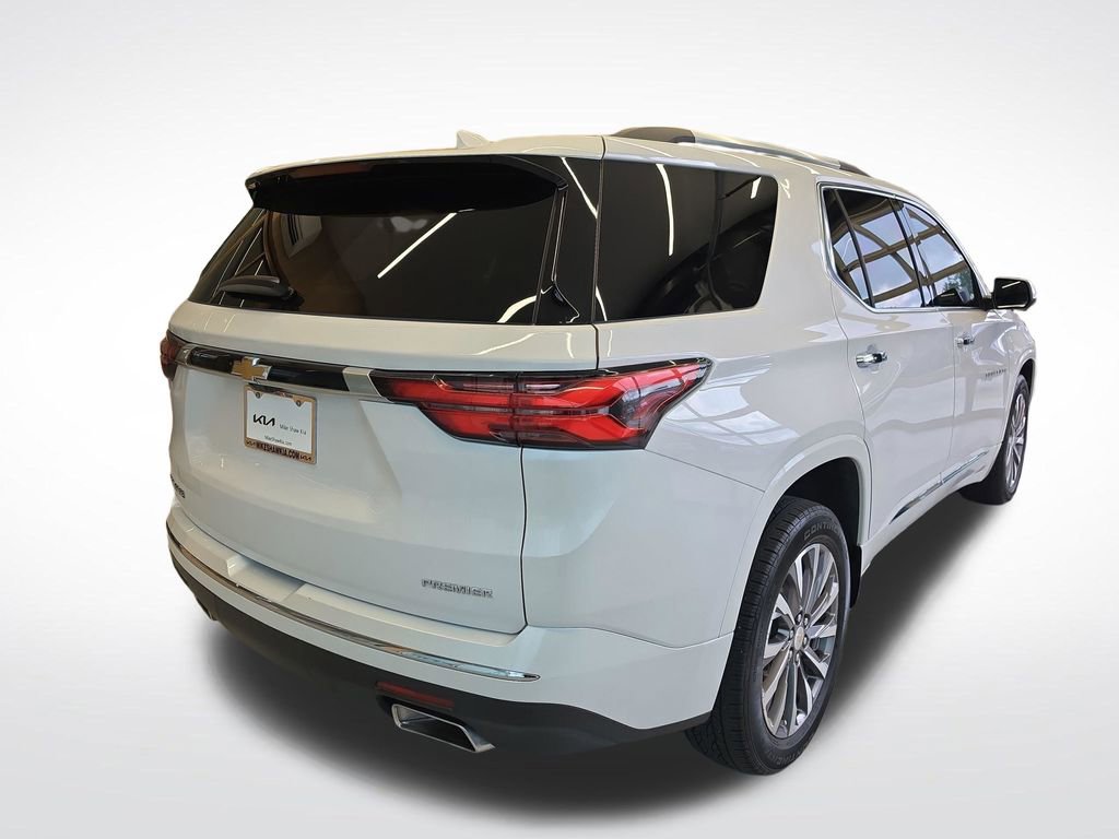 Used 2023 Chevrolet Traverse Premier FWD image 6
