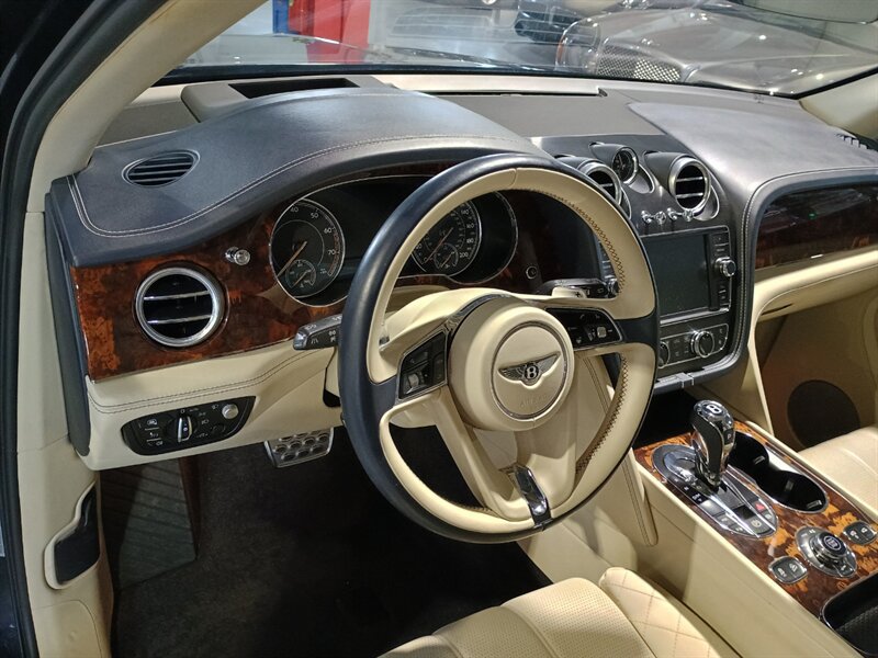 Used 2017 Bentley Bentayga AWD/4WD image 16