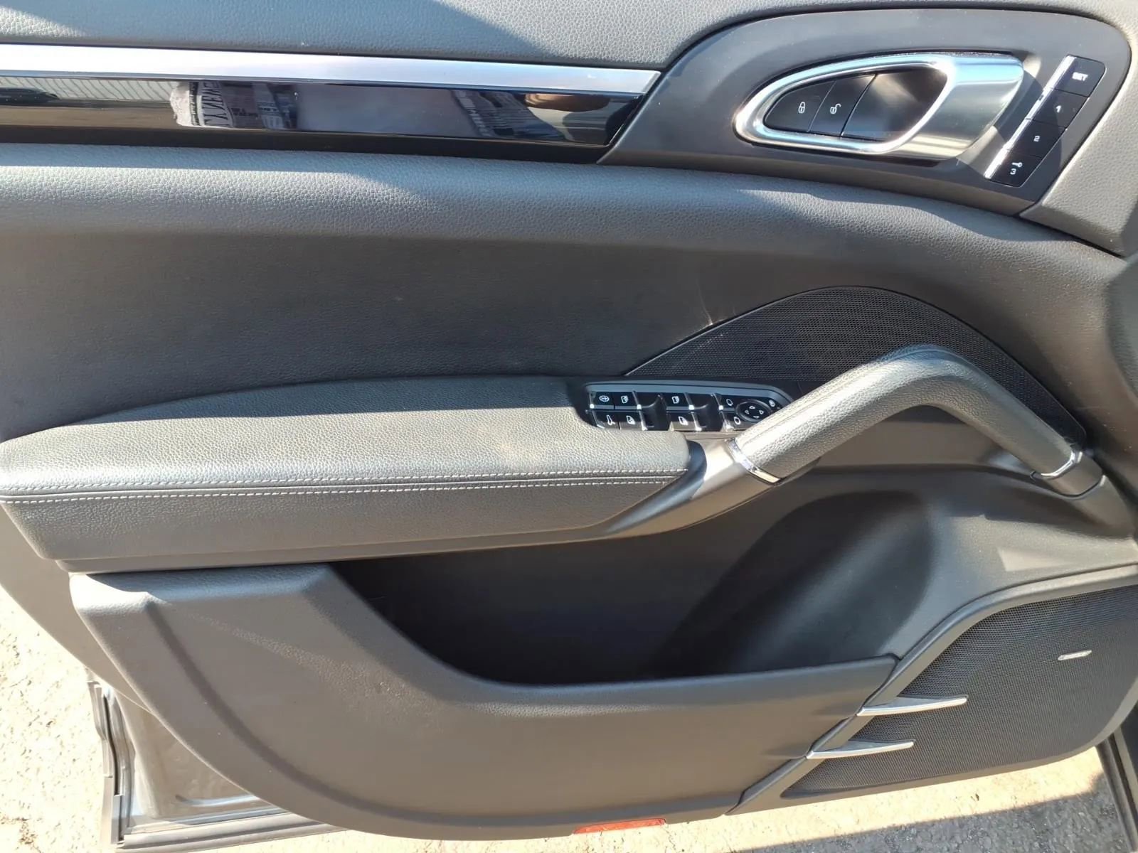 Used 2014 Porsche Cayenne S AWD/4WD image 24
