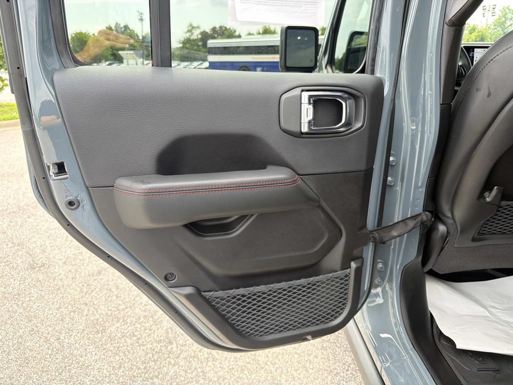 Used 2025 Jeep Wrangler Unlimited Rubicon AWD/4WD image 23
