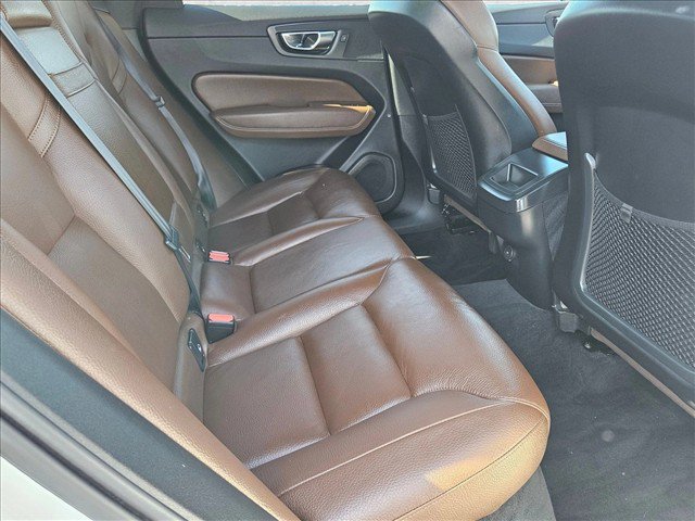 Used 2021 Volvo XC60 T5 Momentum FWD image 19
